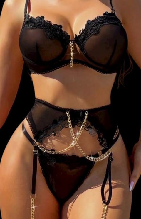 ensemble jarretelle 3 pièces en dentelle